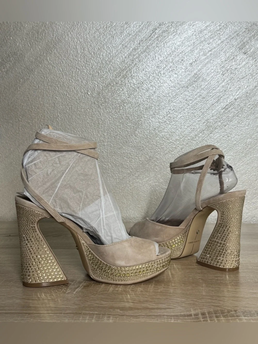 Vince Camuto Inna 9M Platform Jewel Embellishment Sandal Champagne Suede